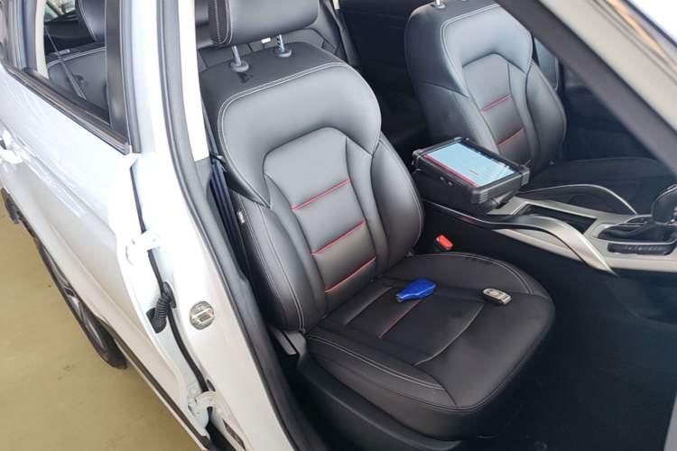 Used Geely Auto Emgrand X7 Sport 2018 1.8TD Automatic Two-Wheel Drive Smart Connect 4G Internet Edition Right Front Seat