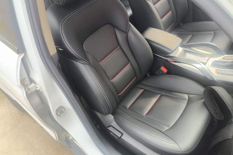 Used Geely Auto Emgrand X7 Sport 2018 1.8TD Automatic Two-Wheel Drive Zhiya Model Right Front Seat