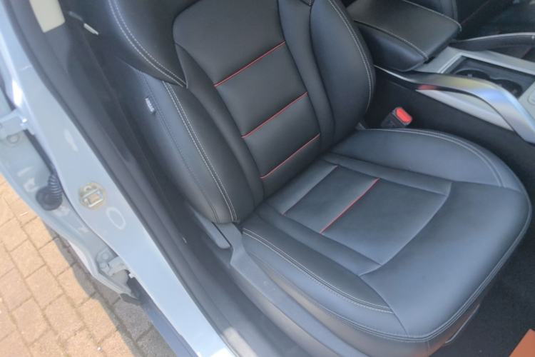 Used Geely Auto Emgrand X7 Sport 2018 1.8TD Automatic Two-Wheel Drive Smart Connect 4G Internet Edition Right Front Seat