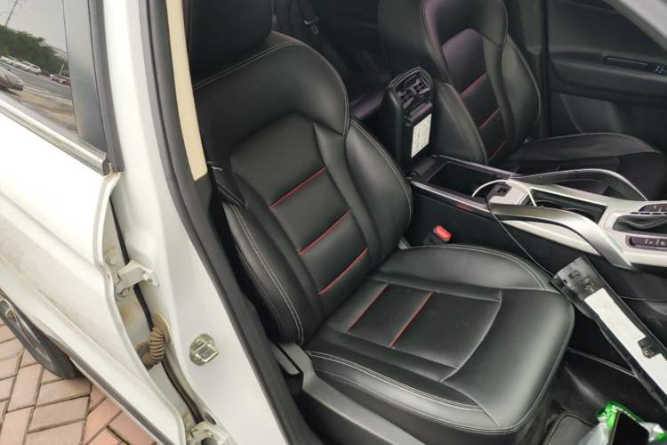 Used Geely Auto Emgrand X7 Sport 2018 1.8TD Automatic Two-Wheel Drive Smart Connect 4G Internet Edition Right Front Seat