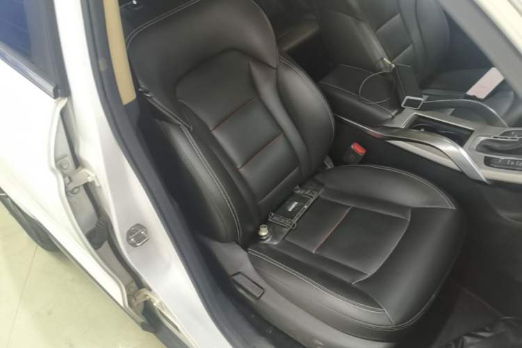 Used Geely Auto Emgrand X7 Sport 2018 1.8TD Automatic Two-Wheel Drive Zhiya Model Right Front Seat