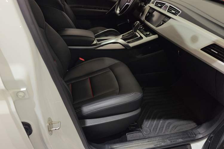 Used Geely Auto Emgrand X7 Sport 2018 1.8TD Automatic Two-Wheel Drive Zhiya Model Right Front Seat
