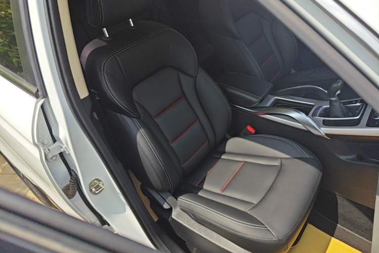 Used Geely Auto Emgrand X7 Sport 2018 2.0L Manual Two-Wheel Drive Zhiya Version Right Front Seat