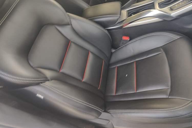 Used Geely Auto Emgrand X7 Sport 2018 1.8TD Automatic Two-Wheel Drive Smart Connect 4G Internet Edition Right Front Seat