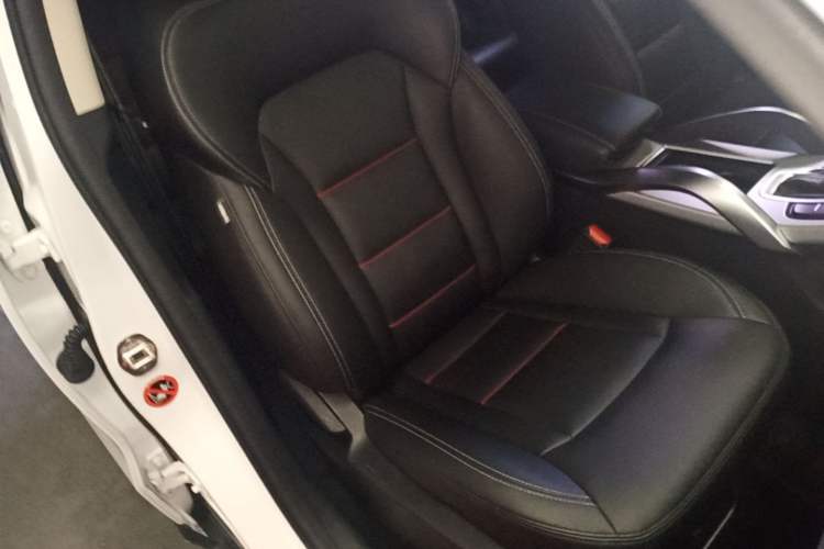Used Geely Auto Emgrand X7 Sport 2018 1.8TD Automatic Two-Wheel Drive Smart Connect 4G Internet Edition Right Front Seat