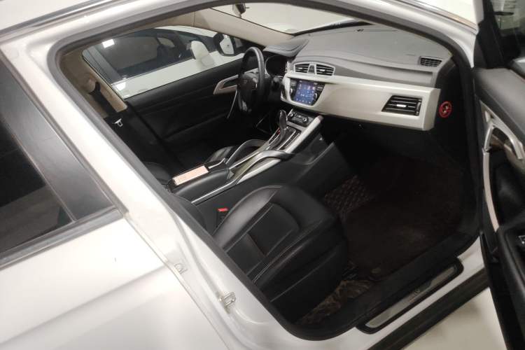 Used Geely Auto Emgrand X7 Sport 2018 1.8TD Automatic Two-Wheel Drive Smart Connect 4G Internet Edition Right Front Seat