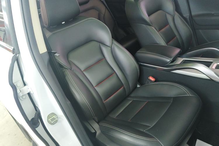 Used Geely Auto Emgrand X7 Sport 2018 1.8TD Automatic Two-Wheel Drive Smart Connect 4G Internet Edition Right Front Seat
