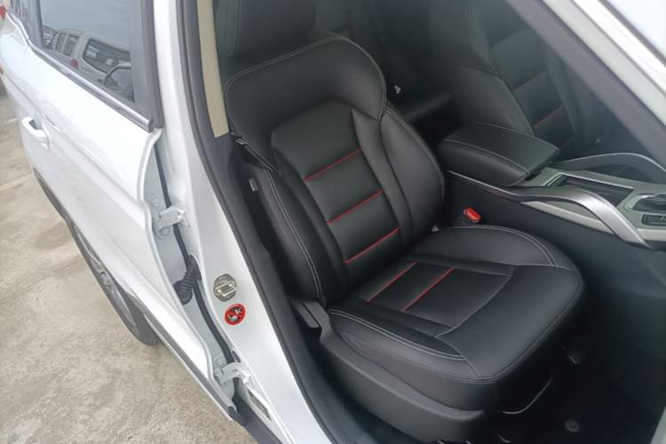 Used Geely Auto Emgrand X7 Sport 2018 1.8TD Automatic Two-Wheel Drive Smart Connect 4G Internet Edition Right Front Seat