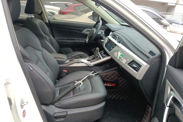 Used Geely Auto Emgrand X7 Sport 2018 1.8TD Automatic Two-Wheel Drive Smart Connect 4G Internet Edition Right Front Seat