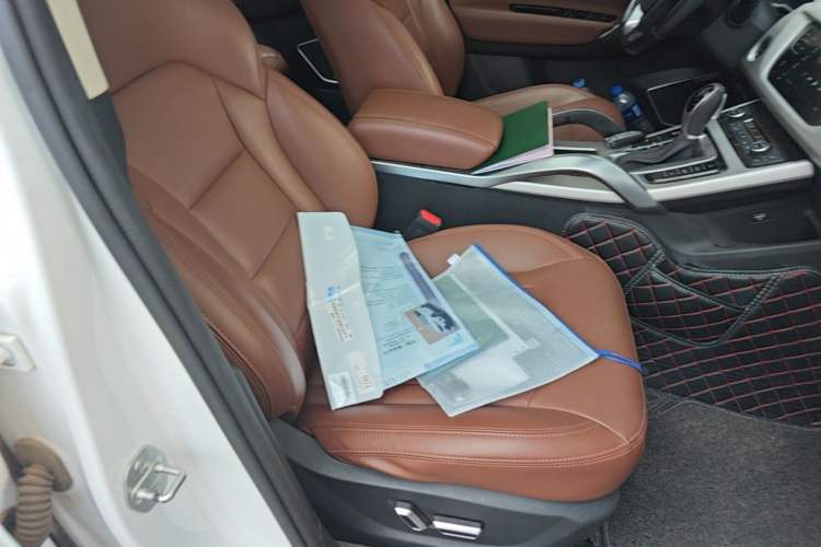 Used Geely Auto Emgrand X7 Sport 2018 1.8TD Automatic Two-Wheel Drive ZhiZun Model with 4G Connectivity Right Front Seat