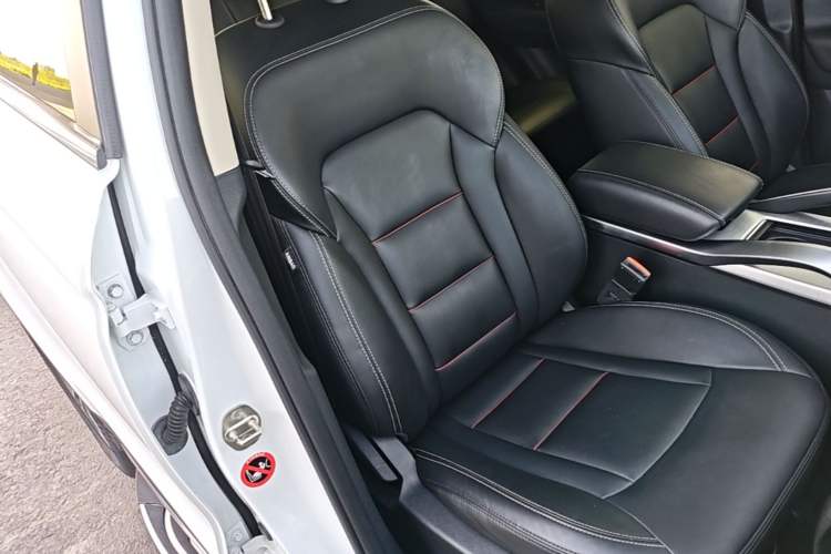 Used Geely Auto Emgrand X7 Sport 2018 1.8TD Automatic Two-Wheel Drive Smart Connect 4G Internet Edition Right Front Seat
