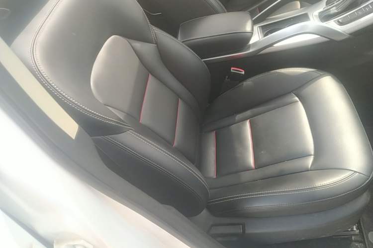 Used Geely Auto Emgrand X7 Sport 2018 1.8TD Automatic Two-Wheel Drive Zhiya Model Right Front Seat
