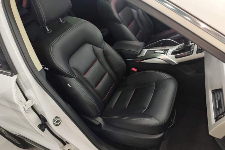 Used Geely Auto Emgrand X7 Sport 2018 1.8TD Automatic Two-Wheel Drive Smart Connect 4G Internet Edition Right Front Seat