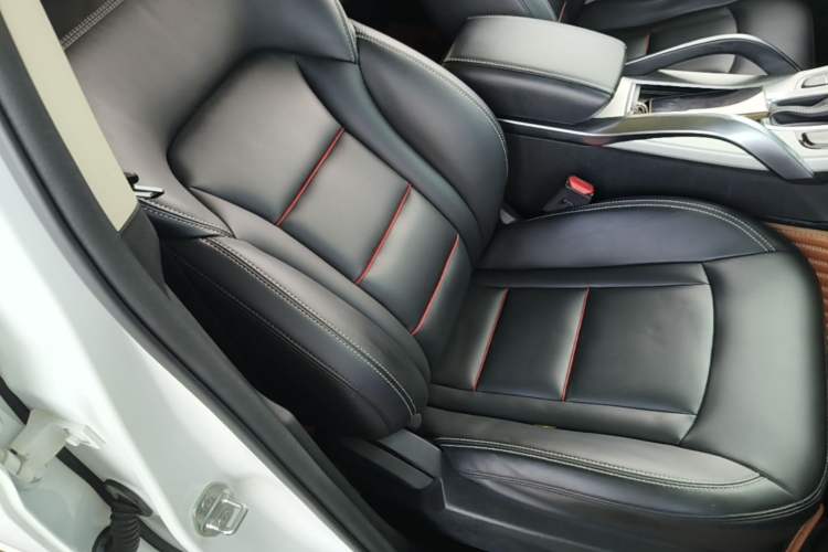 Used Geely Auto Emgrand X7 Sport 2018 1.8TD Automatic Two-Wheel Drive Zhiya Model Right Front Seat