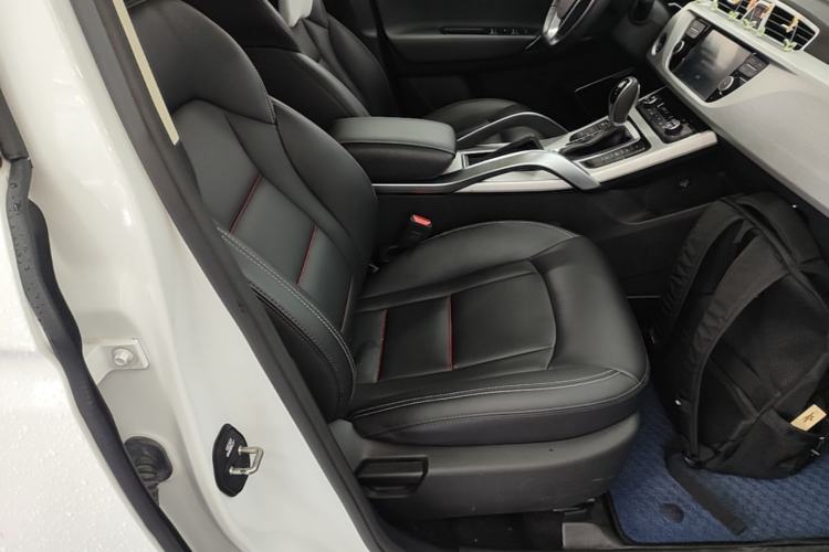 Used Geely Auto Emgrand X7 Sport 2018 1.8TD Automatic Two-Wheel Drive Smart Connect 4G Internet Edition Right Front Seat