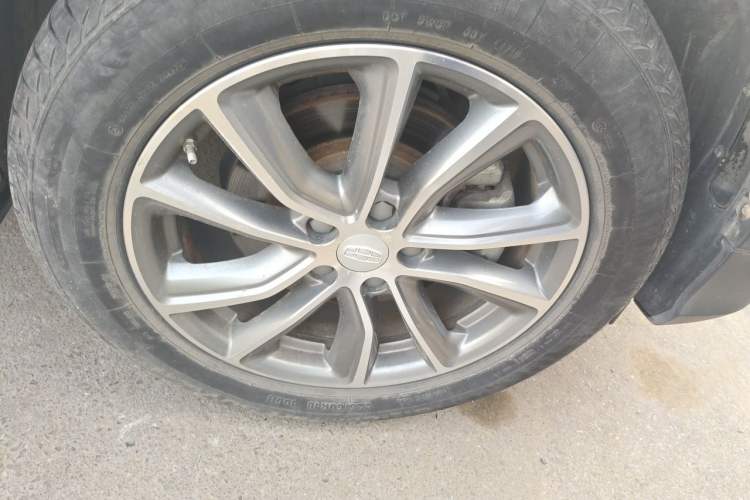 Used Geely Auto Emgrand X7 Sport 2018 1.8TD Automatic Two-Wheel Drive Smart Connect 4G Internet Edition Right Front Wheel Hub