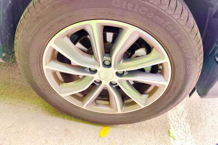 Used Geely Auto Emgrand X7 Sport 2018 1.8TD Automatic Two-Wheel Drive Smart Connect 4G Internet Edition Right Front Wheel Hub