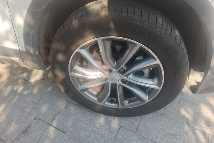 Used Geely Auto Emgrand X7 Sport 2018 1.8TD Automatic Two-Wheel Drive Smart Connect 4G Internet Edition Right Front Wheel Hub