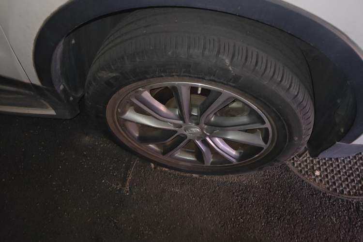 Used Geely Auto Emgrand X7 Sport 2018 1.8TD Automatic Two-Wheel Drive Smart Connect 4G Internet Edition Right Front Wheel Hub