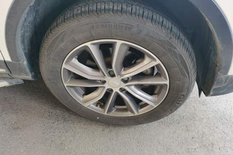 Used Geely Auto Emgrand X7 Sport 2018 Revised Version 1.8TD Automatic Two-Wheel Drive Smart Connectivity 4G-Enabled Edition Right Front Wheel Hub