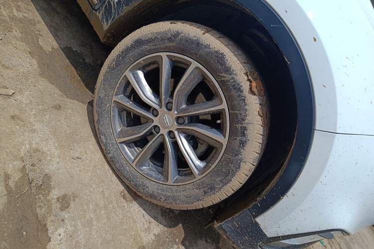 Used Geely Auto Emgrand X7 Sport 2018 1.8TD Automatic Two-Wheel Drive Smart Connect 4G Internet Edition Right Front Wheel Hub