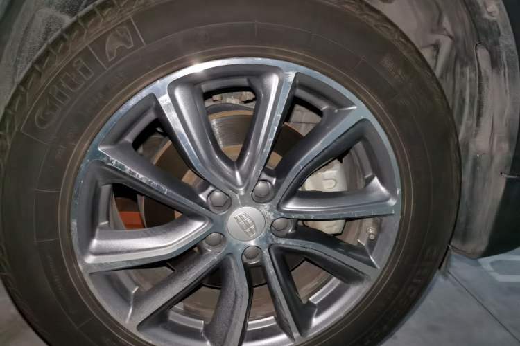 Used Geely Auto Emgrand X7 Sport 2018 Revised Version 1.8TD Automatic Two-Wheel Drive Smart 4G Connectivity Edition Right Front Wheel Hub