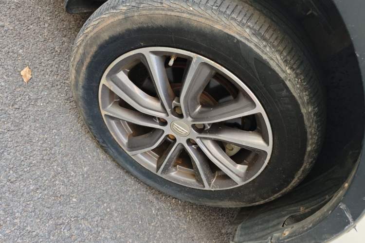 Used Geely Auto Emgrand X7 Sport 2018 1.8TD Automatic Two-Wheel Drive Smart 4G Connected Version Right Front Wheel Hub