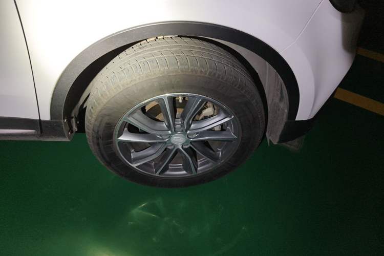 Used Geely Auto Emgrand X7 Sport 2018 1.8TD Automatic Two-Wheel Drive Smart Connect 4G Internet Edition Right Front Wheel Hub