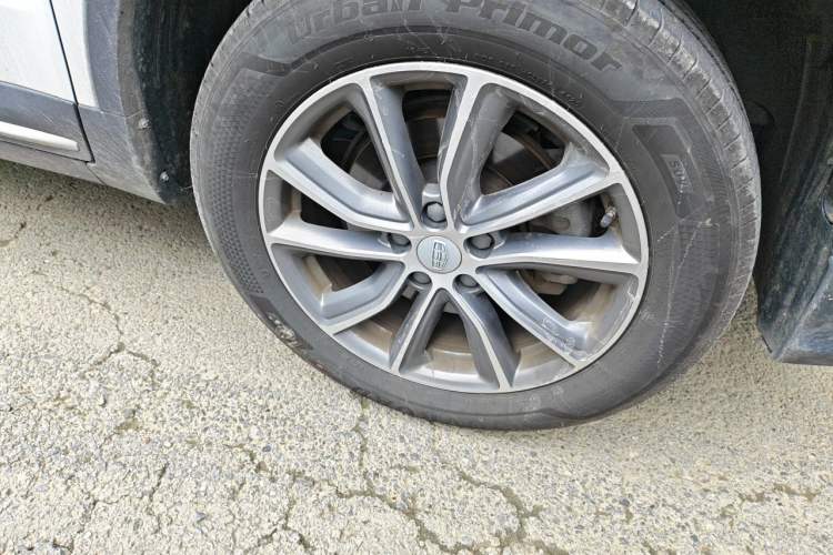 Used Geely Auto Emgrand X7 Sport 2018 1.8TD Automatic Two-Wheel Drive Smart Connect 4G Internet Edition Right Front Wheel Hub