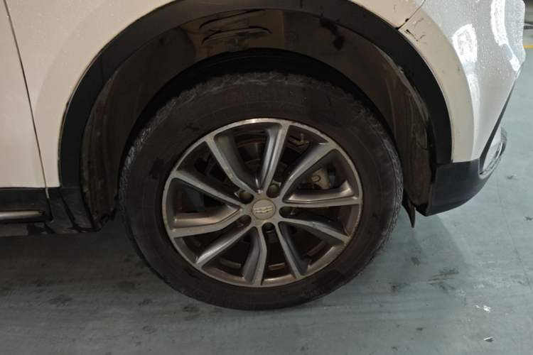 Used Geely Auto Emgrand X7 Sport 2018 1.8TD Automatic Two-Wheel Drive Smart Connect 4G Internet Edition Right Front Wheel Hub