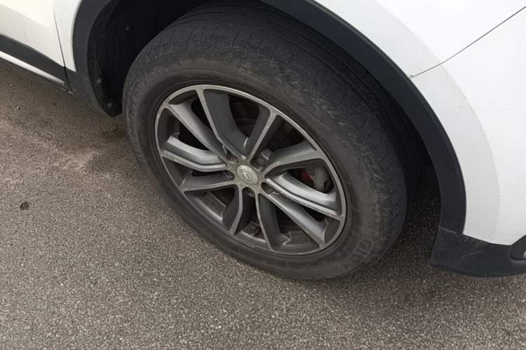 Used Geely Auto Emgrand X7 Sport 2018 1.8TD Automatic Two-Wheel Drive Smart Connect 4G Internet Edition Right Front Wheel Hub