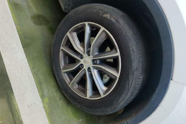 Used Geely Auto Emgrand X7 Sport 2018 1.8TD Automatic Two-Wheel Drive Zhiya Model Right Front Wheel Hub