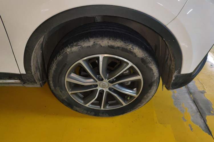Used Geely Auto Emgrand X7 Sport 2018 1.8TD Automatic Two-Wheel Drive Zhiya Model Right Front Wheel Hub