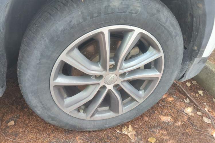 Used Geely Auto Emgrand X7 Sport 2018 1.8TD Automatic Two-Wheel Drive Smart Connect 4G Internet Edition Right Front Wheel Hub