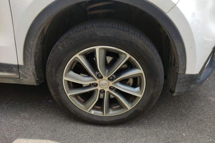 Used Geely Auto Emgrand X7 Sport 2018 1.8TD Automatic Two-Wheel Drive Smart Connect 4G Internet Edition Right Front Wheel Hub
