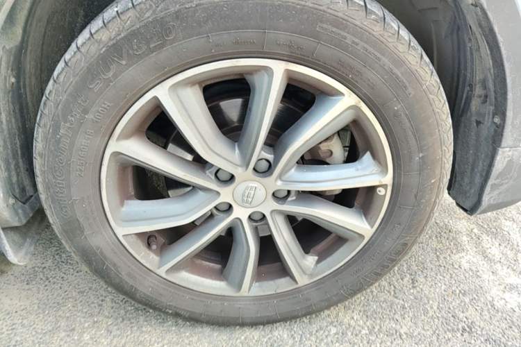 Used Geely Auto Emgrand X7 Sport 2018 1.8TD Automatic Two-Wheel Drive Smart Connect 4G Internet Edition Right Front Wheel Hub