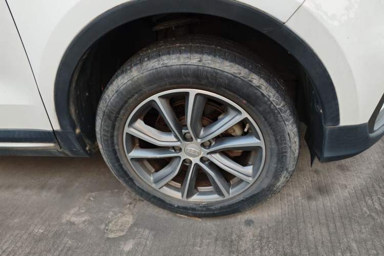 Used Geely Auto Emgrand X7 Sport 2018 1.8TD Automatic Two-Wheel Drive Smart Connect 4G Internet Edition Right Front Wheel Hub