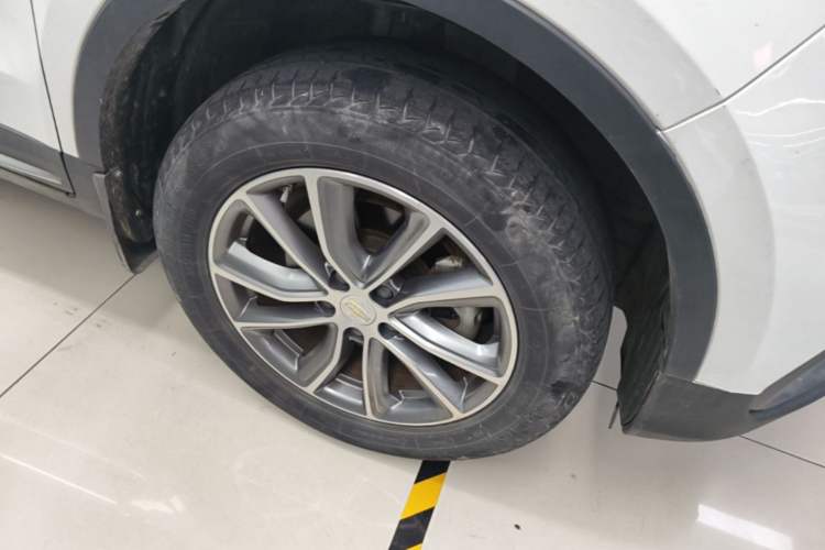Used Geely Auto Emgrand X7 Sport 2018 1.8TD Automatic Two-Wheel Drive Smart Connect 4G Internet Edition Right Front Wheel Hub