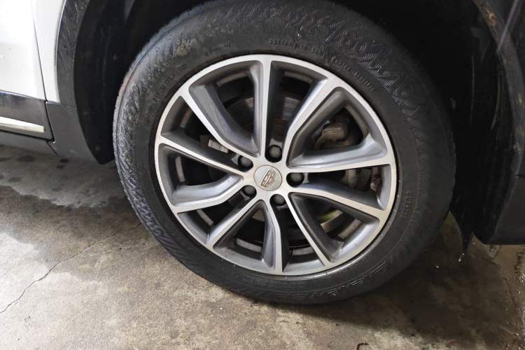 Used Geely Auto Emgrand X7 Sport 2018 1.8TD Automatic Two-Wheel Drive Smart Connect 4G Internet Edition Right Front Wheel Hub