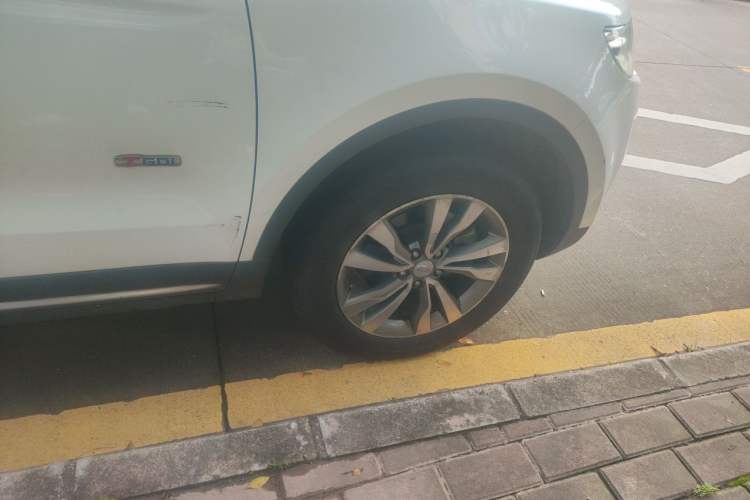 Used Geely Auto Emgrand X7 Sport 2018 Revised Version 1.8TD Automatic Two-Wheel Drive Smart 4G Connectivity Edition Right Front Wheel Hub