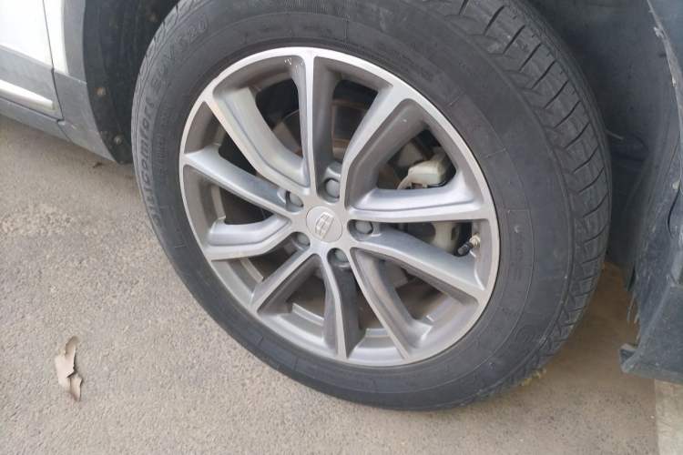 Used Geely Auto Emgrand X7 Sport 2018 Revised Version 1.8TD Automatic Two-Wheel Drive Smart Connectivity 4G-Enabled Edition Right Front Wheel Hub