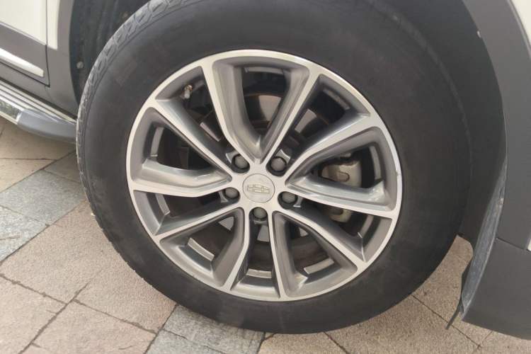 Used Geely Auto Emgrand X7 Sport 2018 Revised Version 1.8TD Automatic Two-Wheel Drive Smart Connectivity 4G-Enabled Edition Right Front Wheel Hub