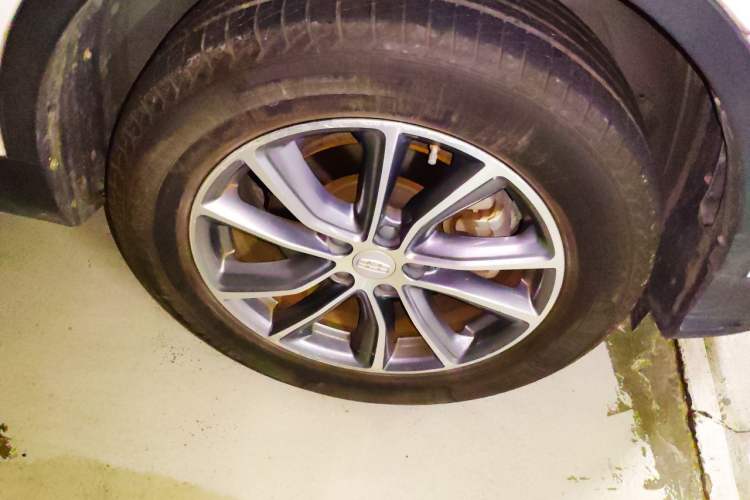 Used Geely Auto Emgrand X7 Sport 2018 1.8TD Automatic Two-Wheel Drive Smart 4G Connected Version Right Front Wheel Hub