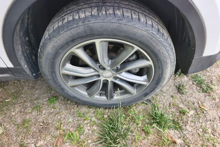 Used Geely Auto Emgrand X7 Sport 2018 1.8TD Automatic Two-Wheel Drive Smart 4G Connected Version Right Front Wheel Hub