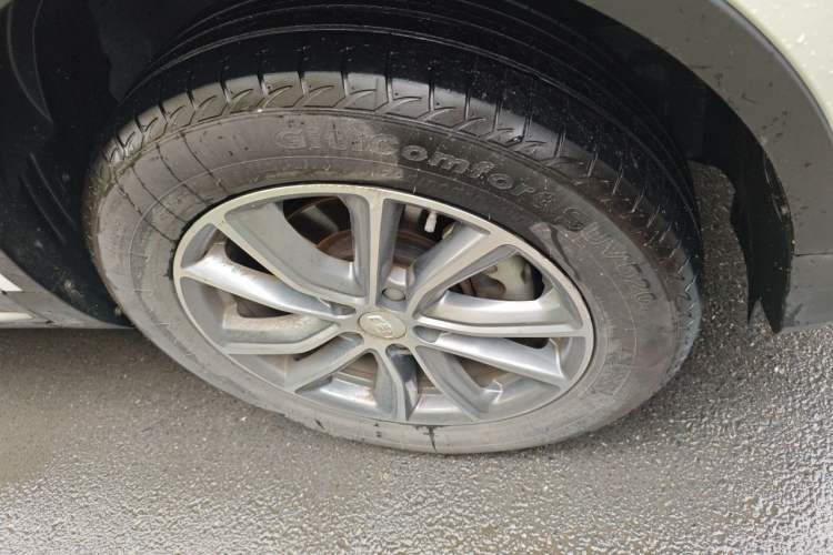 Used Geely Auto Emgrand X7 Sport 2018 1.8TD Automatic Two-Wheel Drive Smart Connect 4G Internet Edition Right Front Wheel Hub