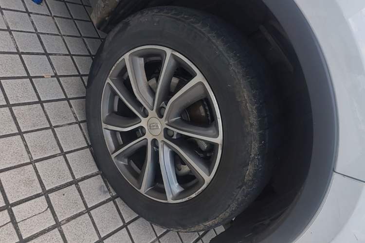 Used Geely Auto Emgrand X7 Sport 2018 1.8TD Automatic Two-Wheel Drive Smart Connect 4G Internet Edition Right Front Wheel Hub