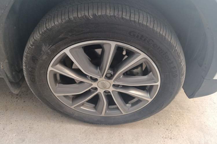 Used Geely Auto Emgrand X7 Sport 2018 1.8TD Automatic Two-Wheel Drive Smart Connect 4G Internet Edition Right Front Wheel Hub