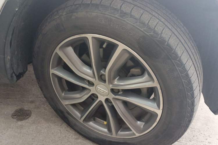 Used Geely Auto Emgrand X7 Sport 2018 1.8TD Automatic Two-Wheel Drive Smart Connect 4G Internet Edition Right Front Wheel Hub