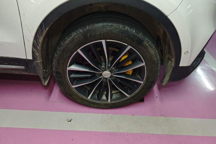 Used Geely Auto Emgrand X7 Sport 2018 1.8TD Automatic Two-Wheel Drive ZhiZun Model with 4G Connectivity Right Front Wheel Hub