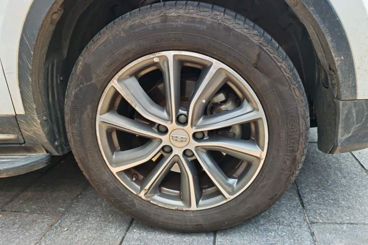 Used Geely Auto Emgrand X7 Sport 2018 1.8TD Automatic Two-Wheel Drive Smart Connect 4G Internet Edition Right Front Wheel Hub